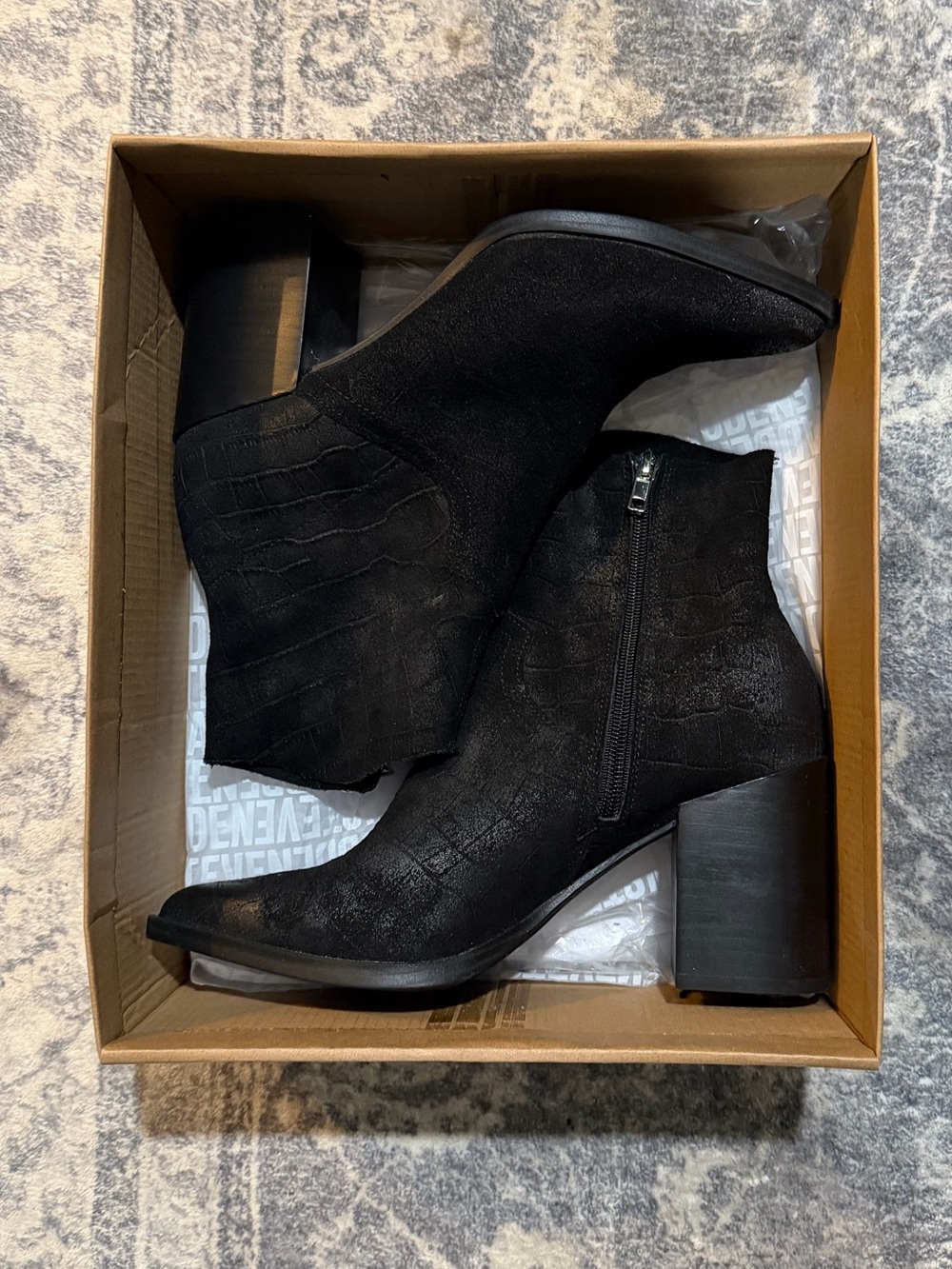 Steve Madden Black Suede Pointed Block Heel Ankle Boots - Picture 2 of 3
